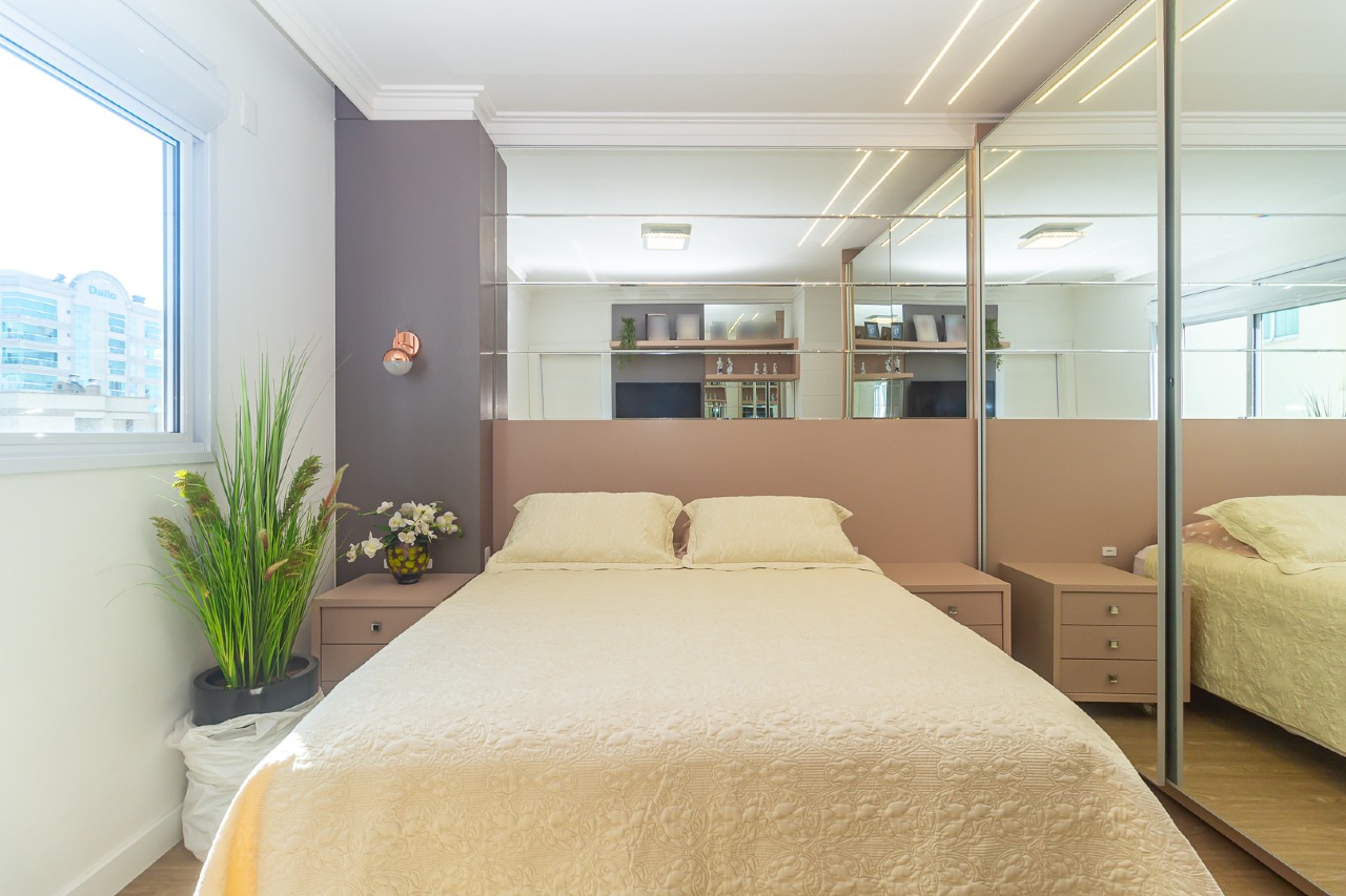 Foto do imóvel Apartamento Mobiliado com 4 Suítes no Edifício Montpellier em Meia Praia