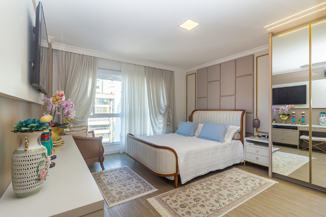 Foto do imóvel Apartamento Mobiliado com 4 Suítes no Edifício Montpellier em Meia Praia