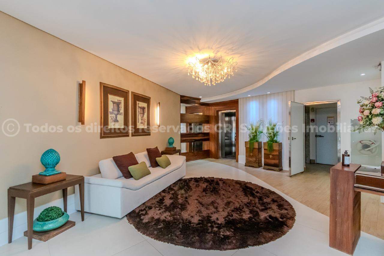 Apartamento com 3 suítes no Edifício Lorena Cristina no Centro de Balneário Camboriú