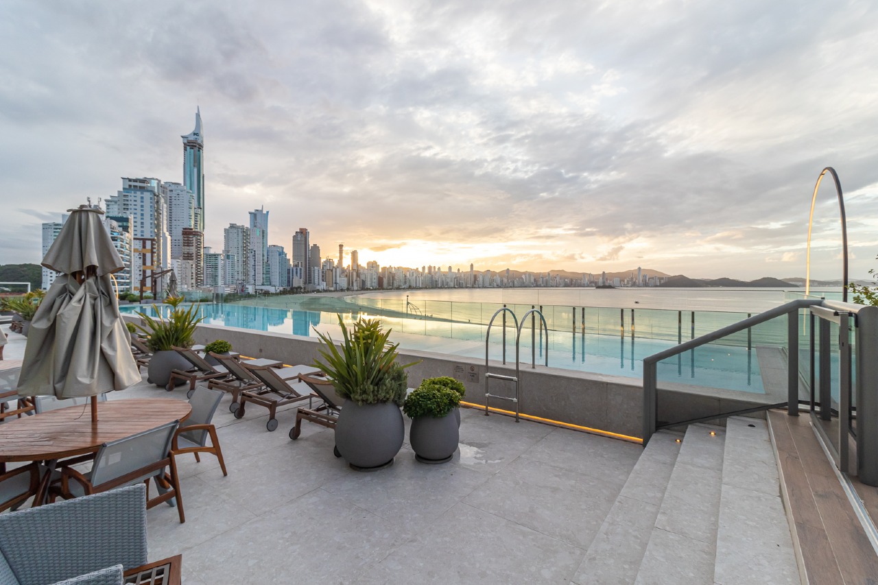 Foto do imóvel Apartamento 4 Suítes à Venda no Edifício Pharos – Beira-Mar, Balneário Camboriú
