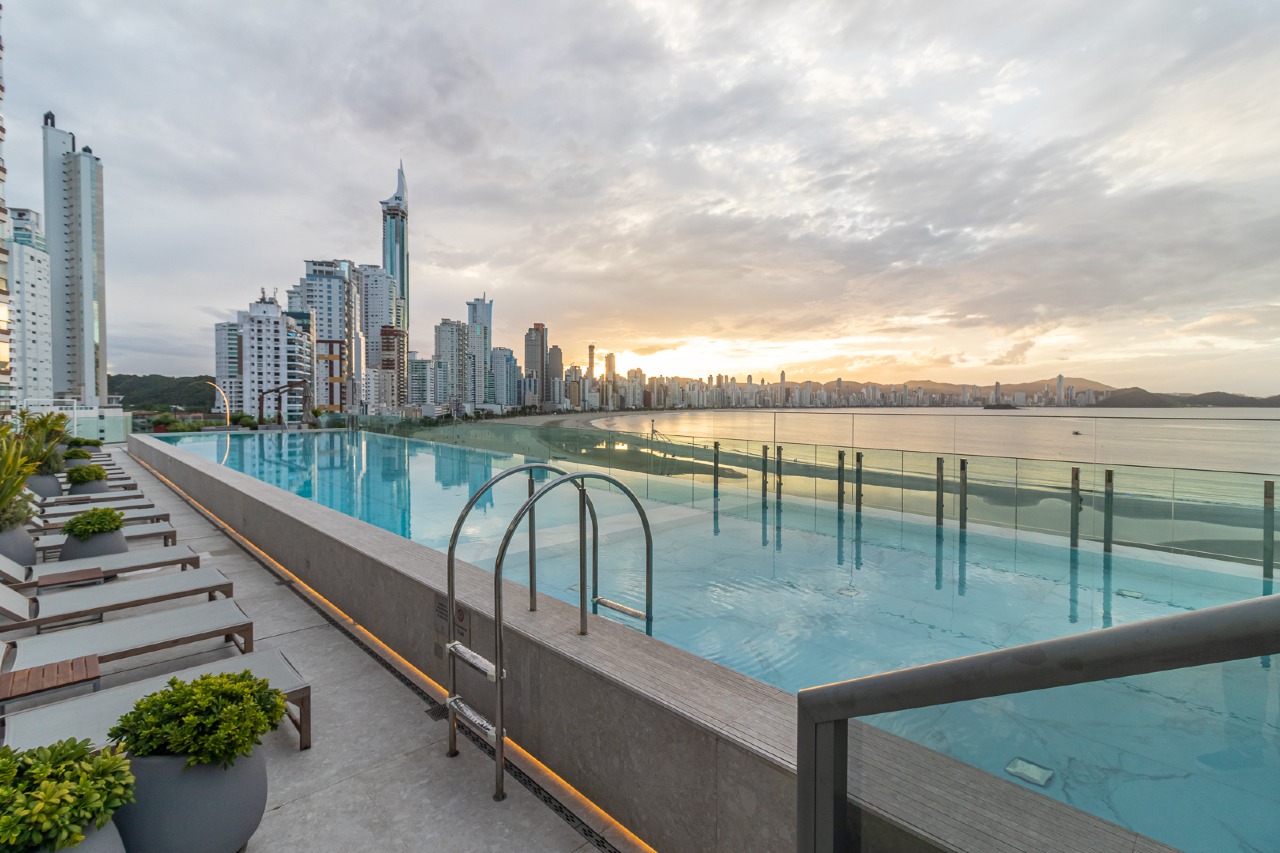 Foto do imóvel Apartamento 4 Suítes à Venda no Edifício Pharos – Beira-Mar, Balneário Camboriú