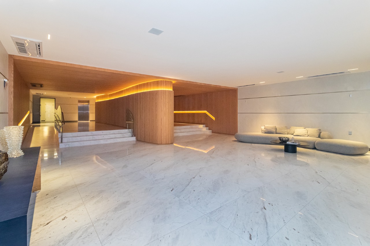 Foto do imóvel Apartamento 4 Suítes à Venda no Edifício Pharos – Beira-Mar, Balneário Camboriú