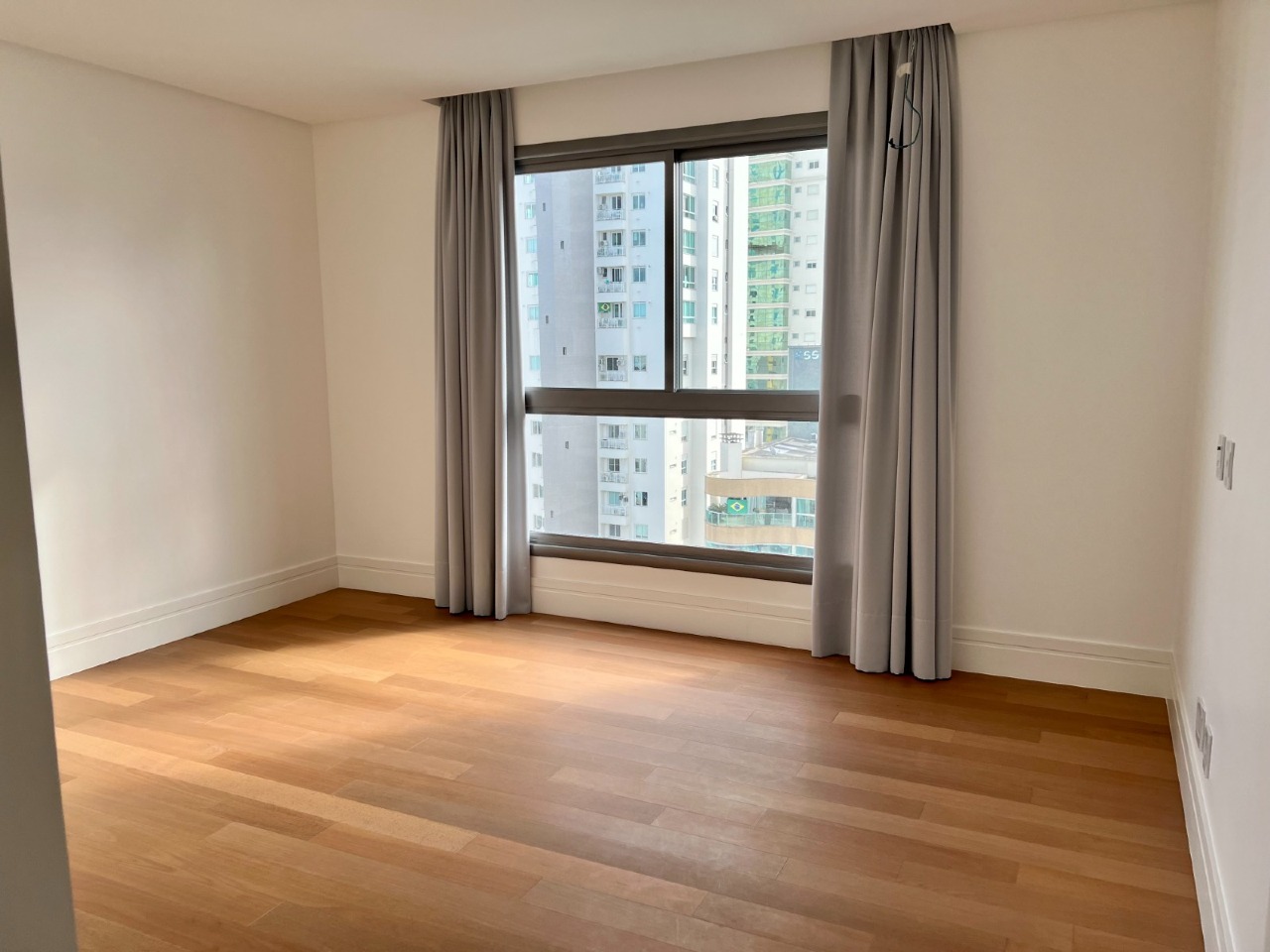 Foto do imóvel Apartamento Frente Mar com 04 suítes á venda no Edifício Splendido em Balneário Camboriú