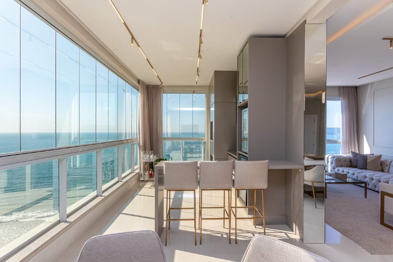 Foto do imóvel Apartamento a venda no Edificio Cambirela com 04 Quartos sendo 04 Suites em Itapema Meia Praia