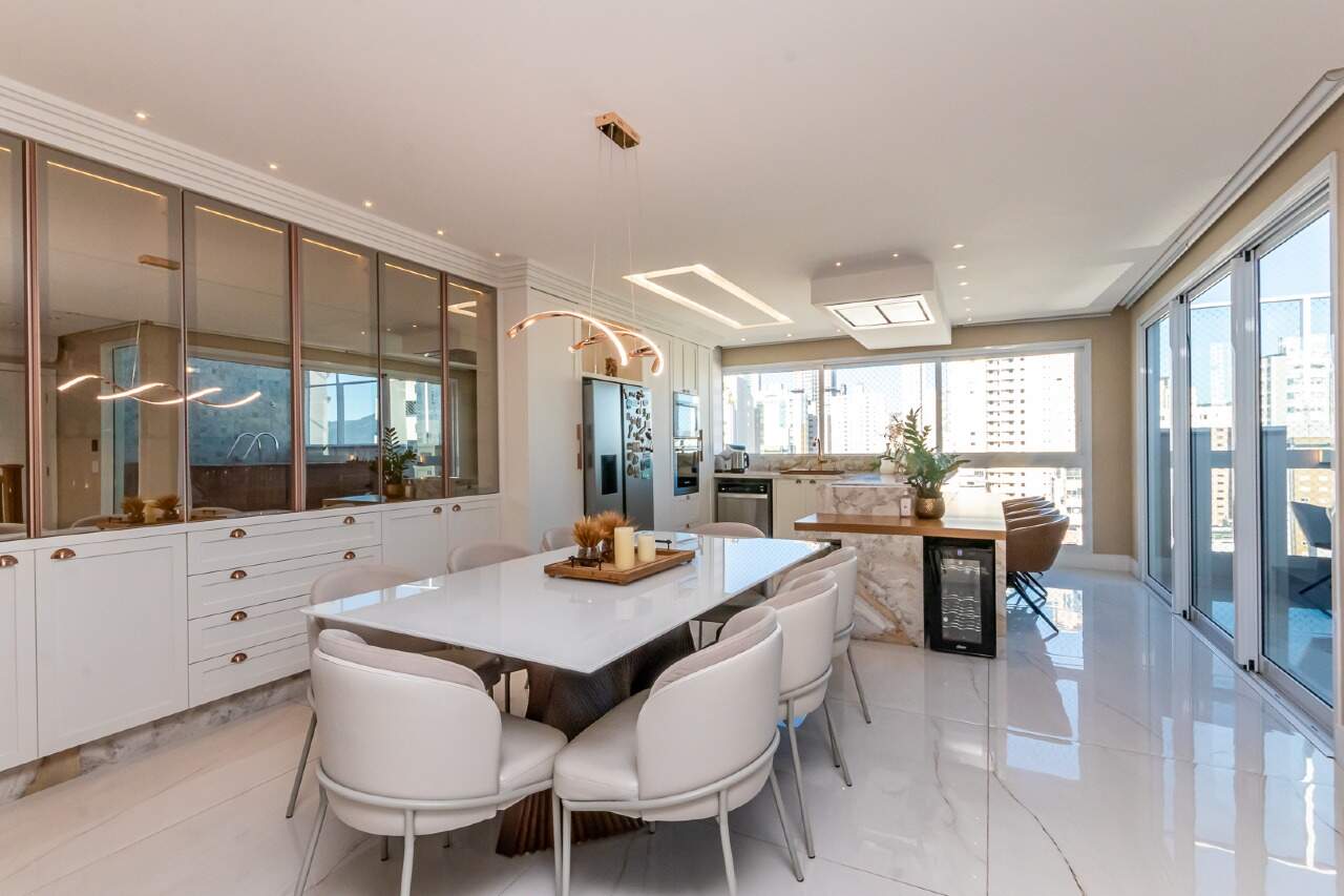 Foto do imóvel Cobertura Mobiliada com 03 Suítes no Edíficio Porto di Bari em Balneário Camboriú