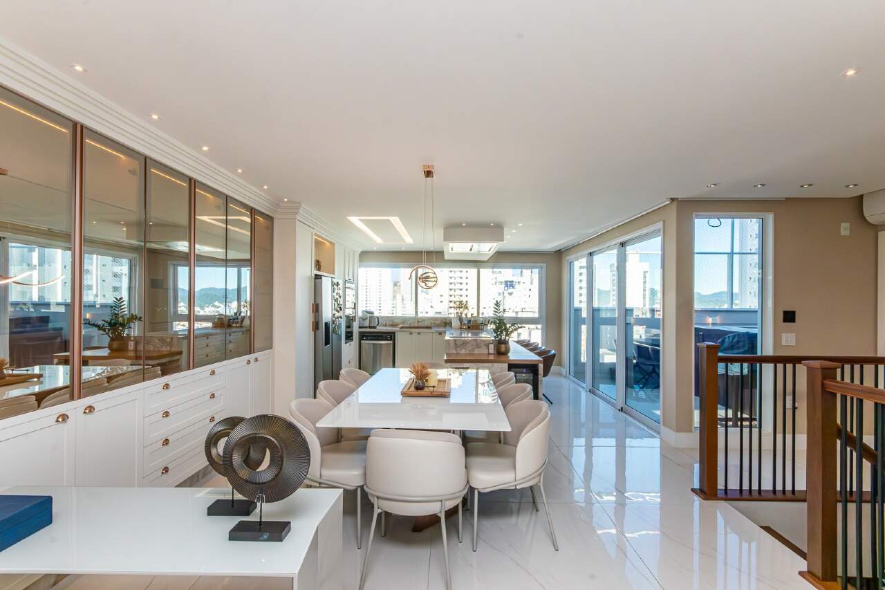 Foto do imóvel Cobertura Mobiliada com 03 Suítes no Edíficio Porto di Bari em Balneário Camboriú