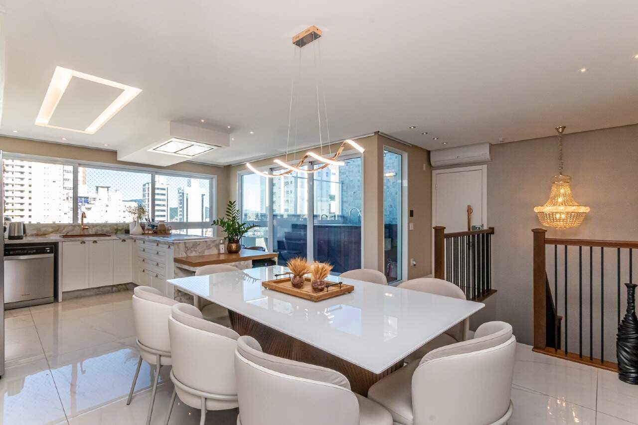 Foto do imóvel Cobertura Mobiliada com 03 Suítes no Edíficio Porto di Bari em Balneário Camboriú