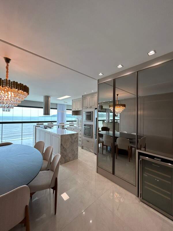 Apartamento 4 suítes no Cartier Residence em Itapema