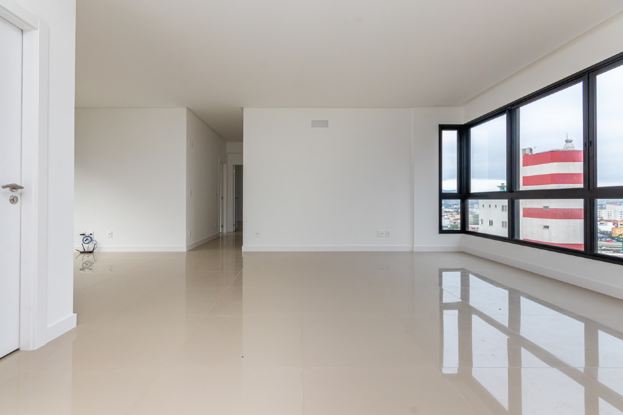 Foto do imóvel Apartamento com 03 suítes á venda no Edifício Porto Rotterdam em Balneário Camboriú