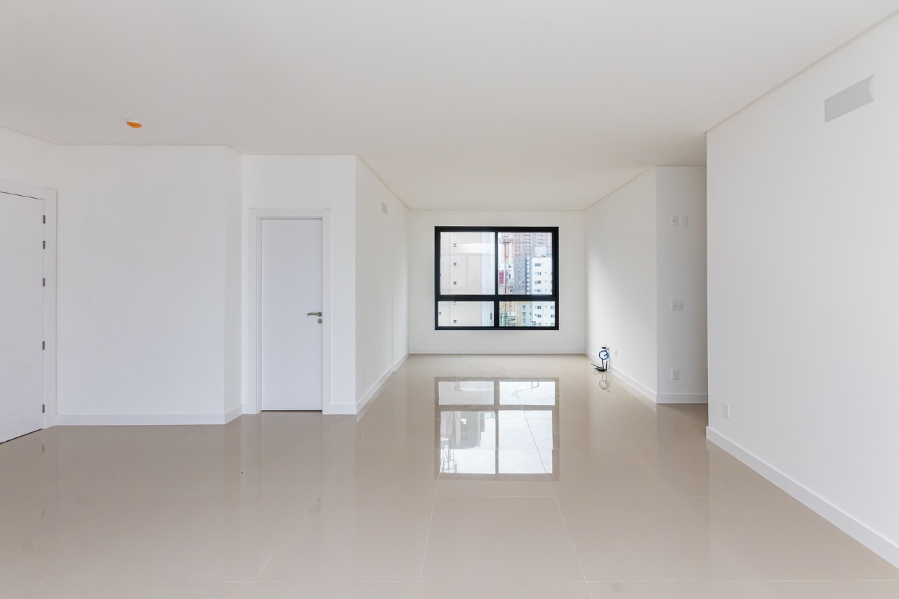 Foto do imóvel Apartamento com 03 suítes á venda no Edifício Porto Rotterdam em Balneário Camboriú