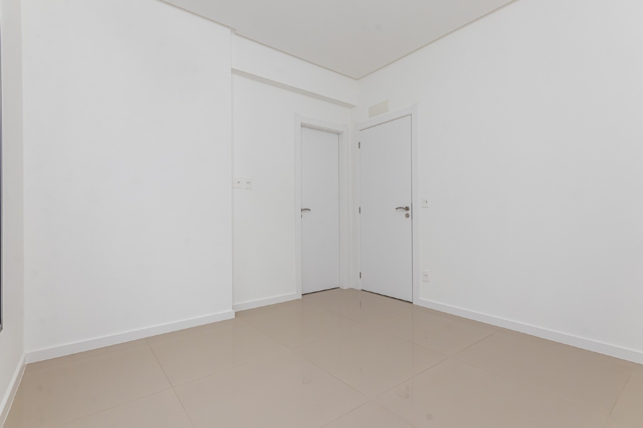 Foto do imóvel Apartamento com 03 suítes á venda no Edifício Porto Rotterdam em Balneário Camboriú