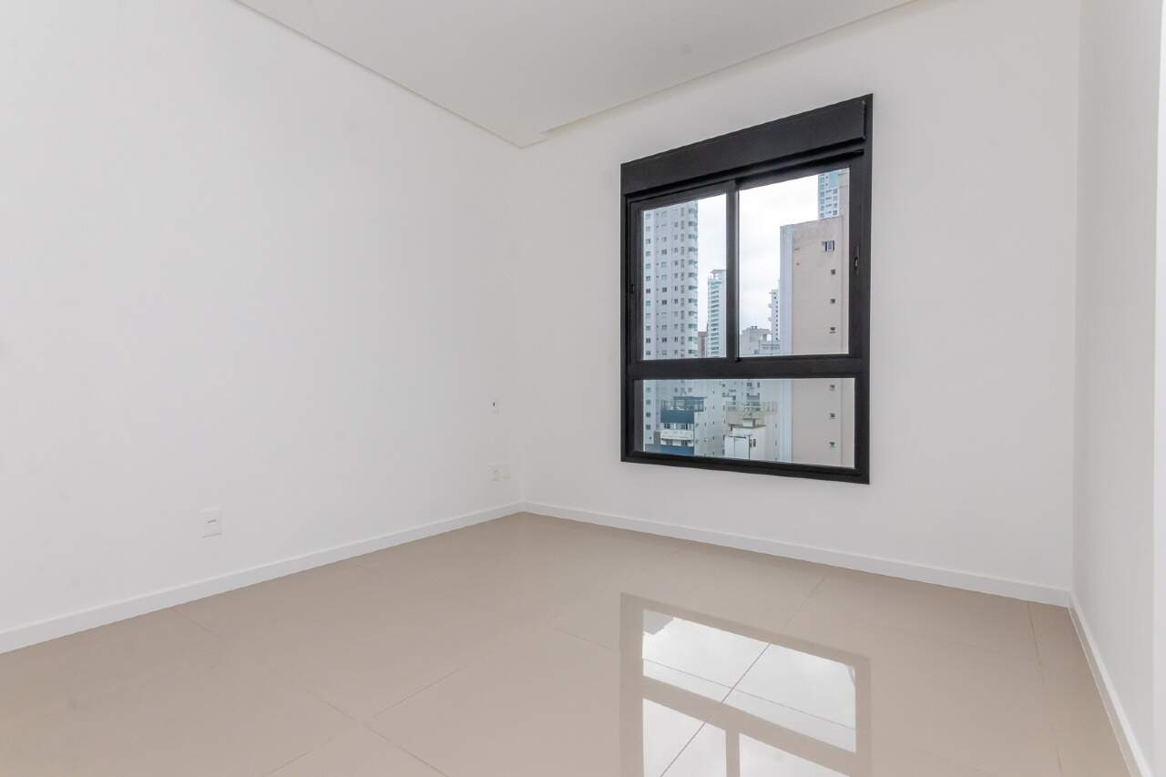 Foto do imóvel Apartamento com 03 suítes á venda no Edifício Porto Rotterdam em Balneário Camboriú