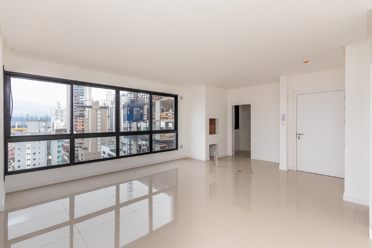 Foto do imóvel Apartamento com 03 suítes á venda no Edifício Porto Rotterdam em Balneário Camboriú
