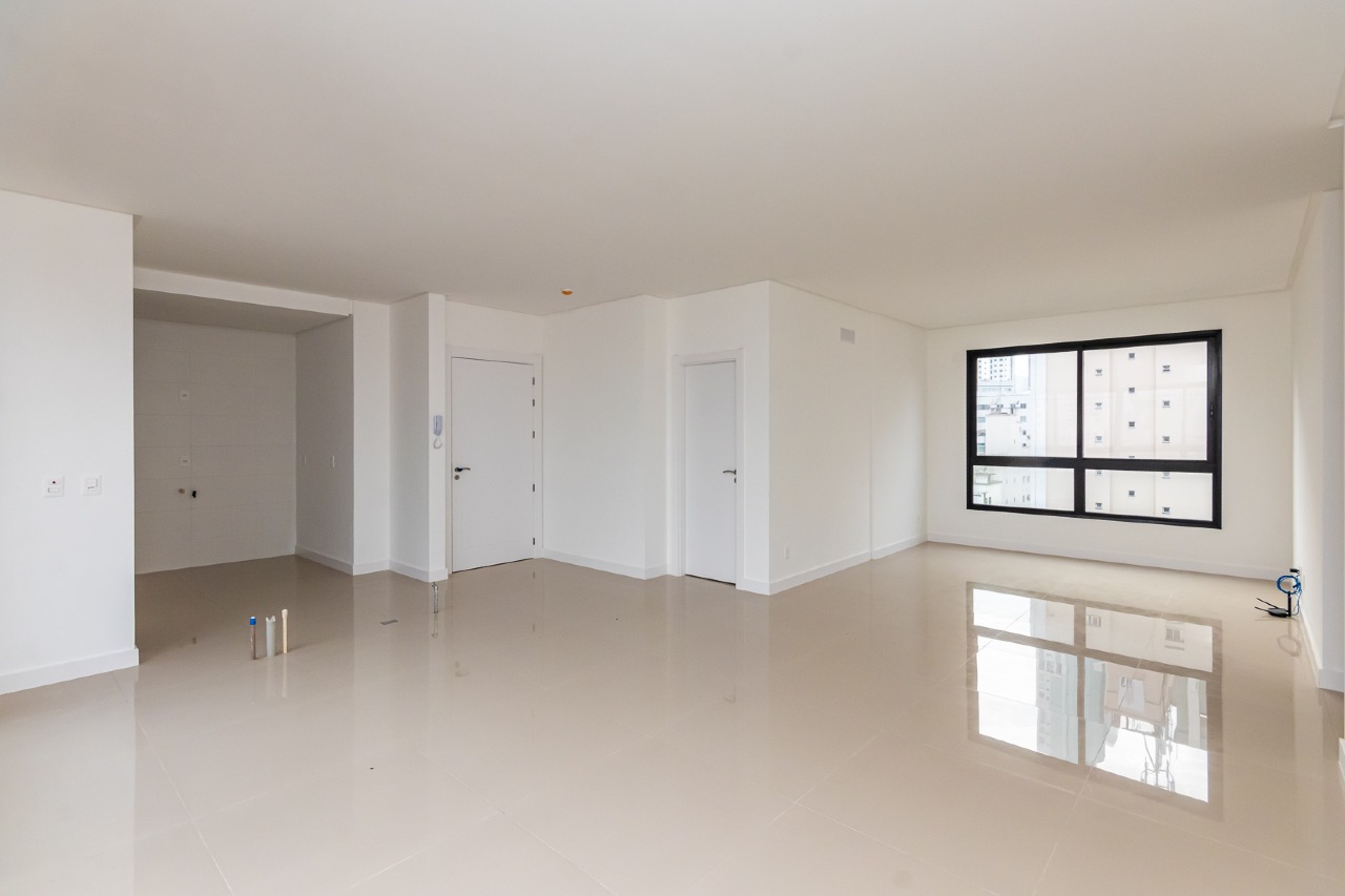 Foto do imóvel Apartamento com 03 suítes á venda no Edifício Porto Rotterdam em Balneário Camboriú