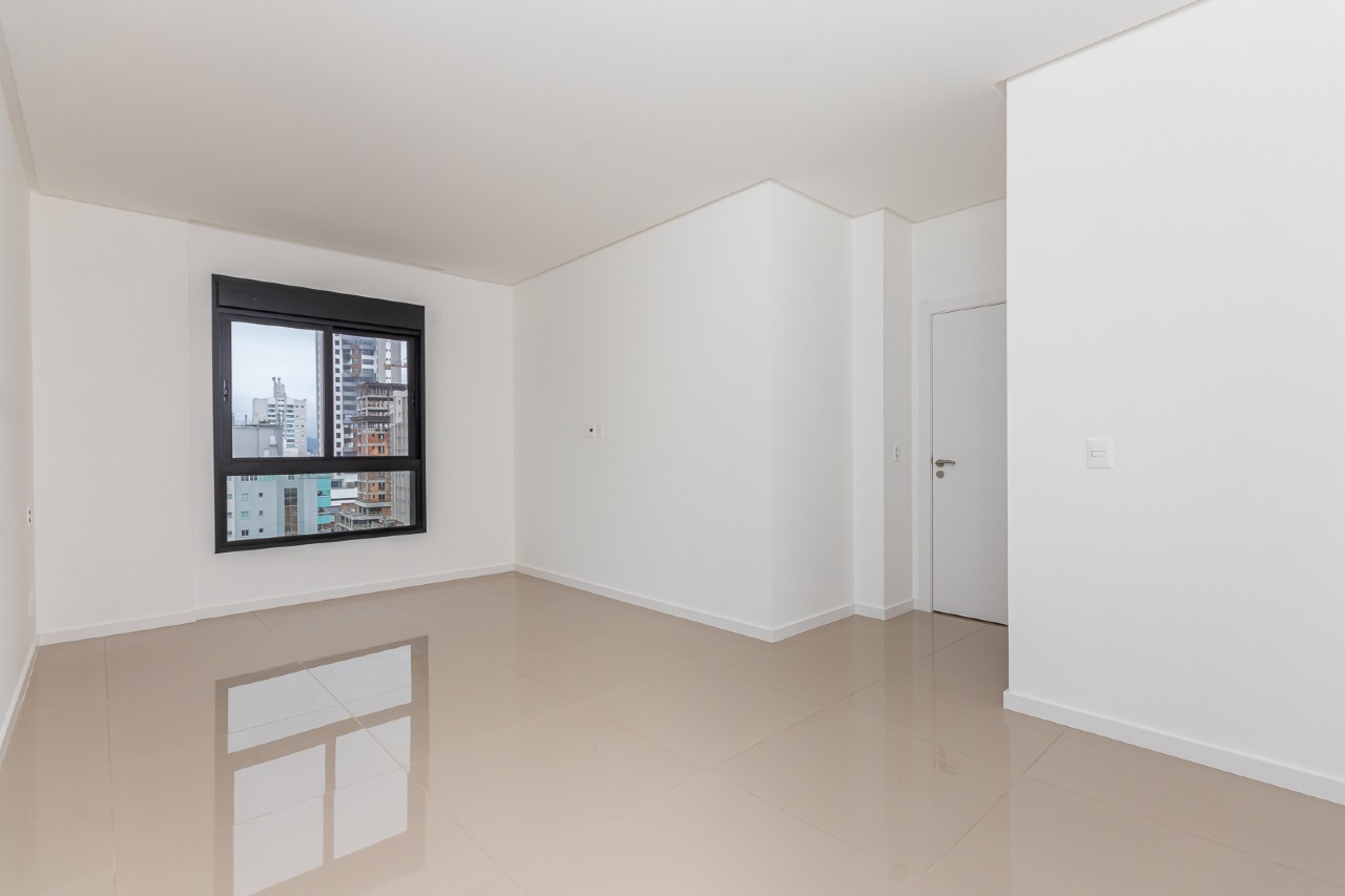 Foto do imóvel Apartamento com 03 suítes á venda no Edifício Porto Rotterdam em Balneário Camboriú