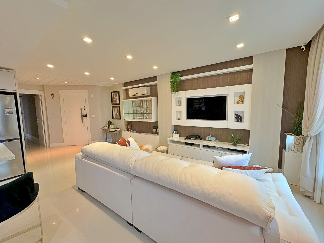 Apartamento mobiliado com 03 suítes no Opera Plaza no Centro em Balneário Camboriú