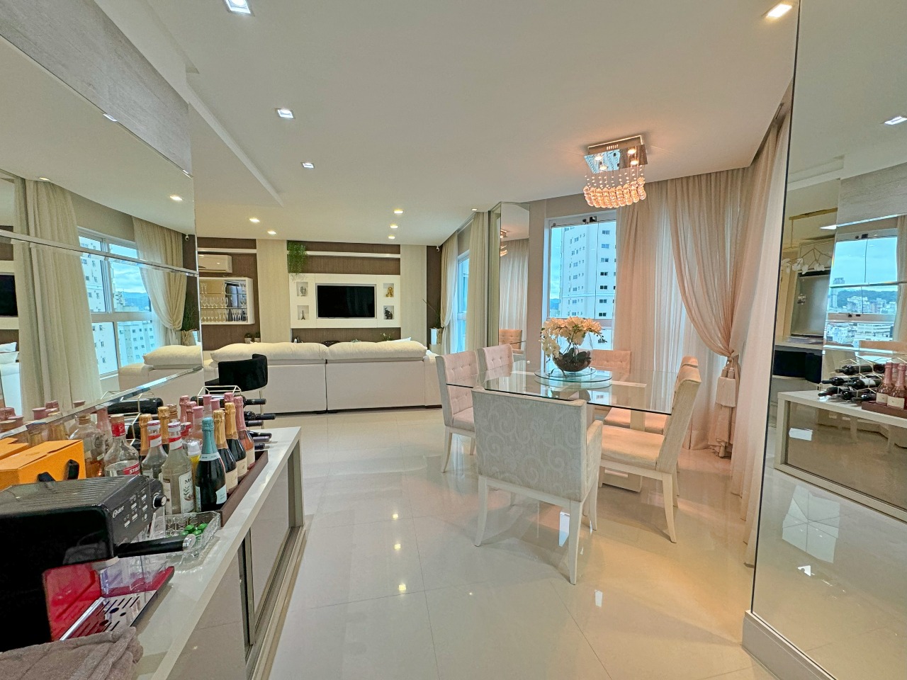 Foto do imóvel Apartamento mobiliado com 03 suítes no Opera Plaza em Balneário Camboriú