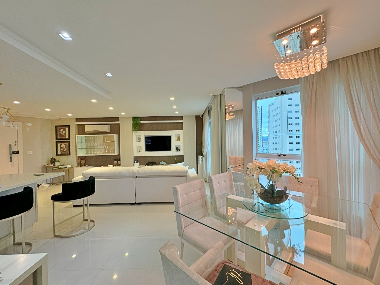 Foto do imóvel Apartamento mobiliado com 03 suítes no Opera Plaza em Balneário Camboriú