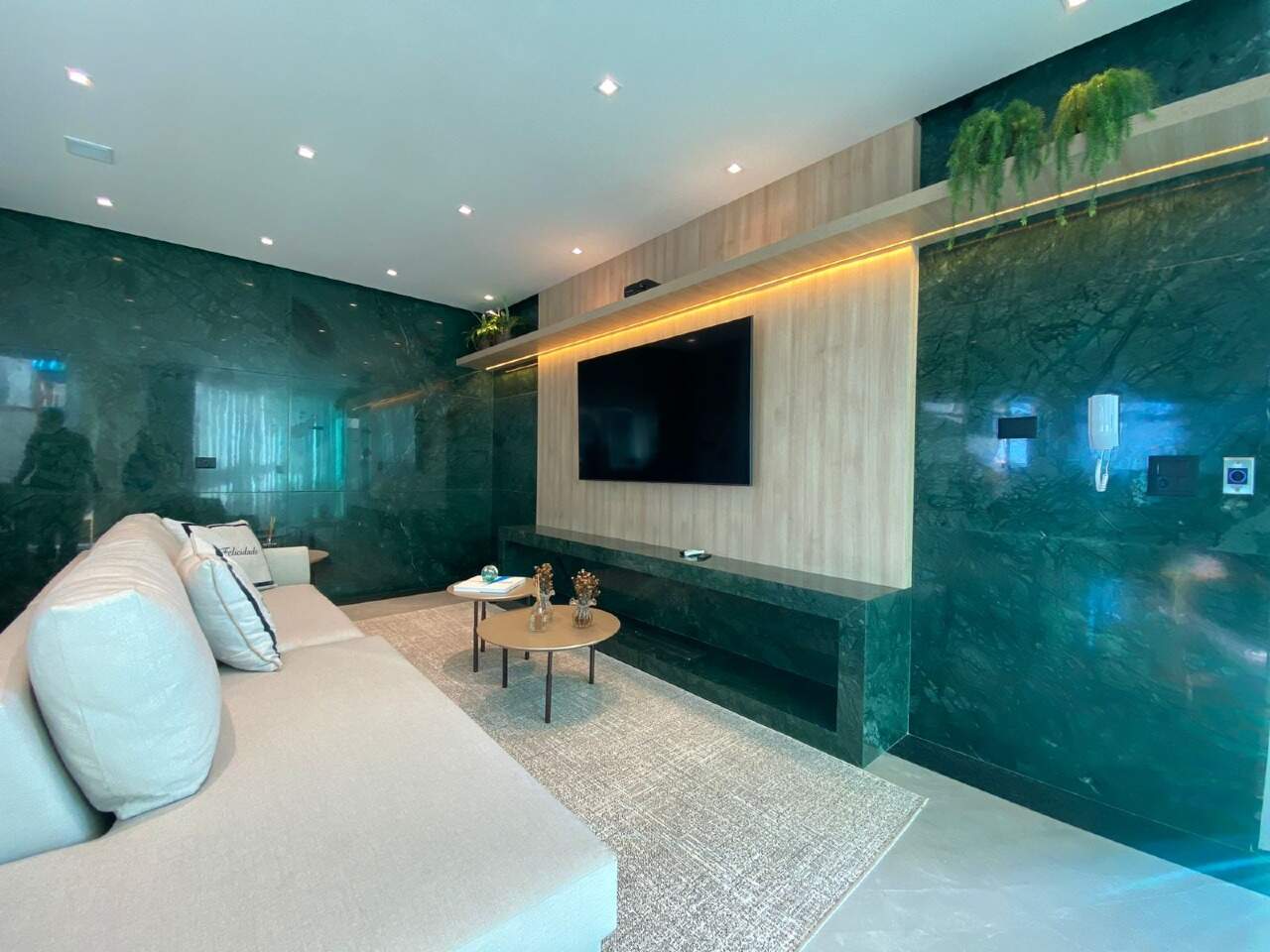 Foto do imóvel Apartamento com 03 Suítes no Edifício Green Coast na Meia Praia em Itapema