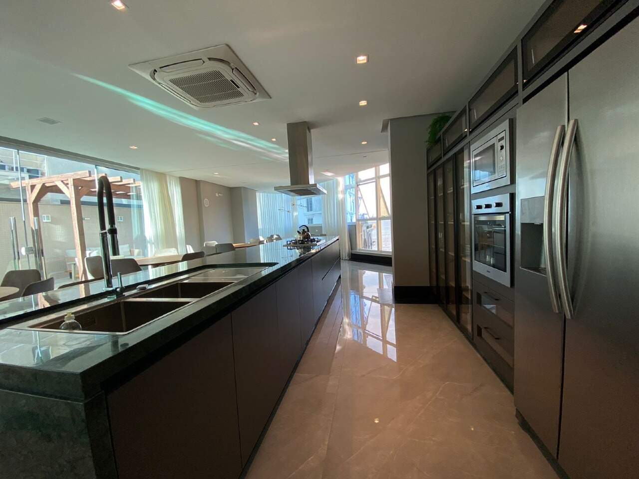 Foto do imóvel Apartamento com 03 Suítes no Edifício Green Coast na Meia Praia em Itapema