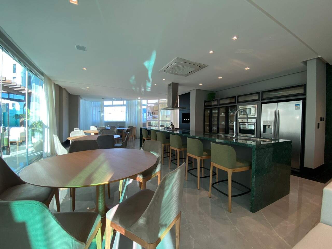 Foto do imóvel Apartamento com 03 Suítes no Edifício Green Coast na Meia Praia em Itapema