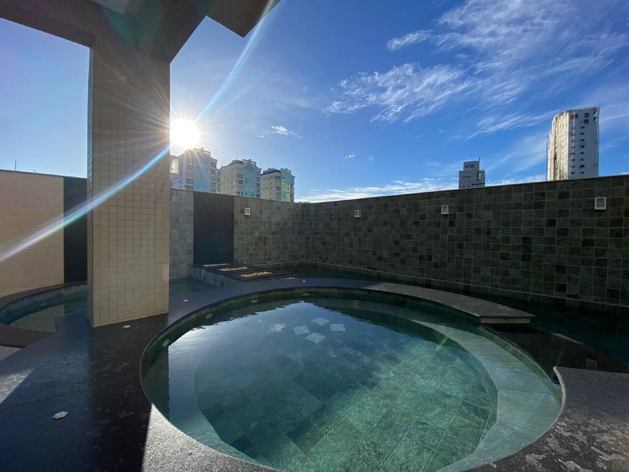 Foto do imóvel Apartamento com 03 Suítes no Edifício Green Coast na Meia Praia em Itapema