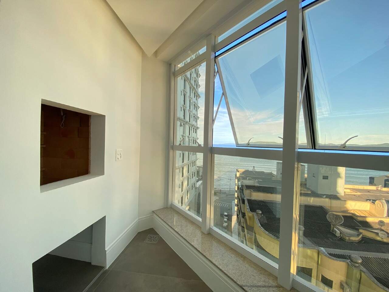 Foto do imóvel Apartamento com 03 Suítes no Edifício Green Coast na Meia Praia em Itapema