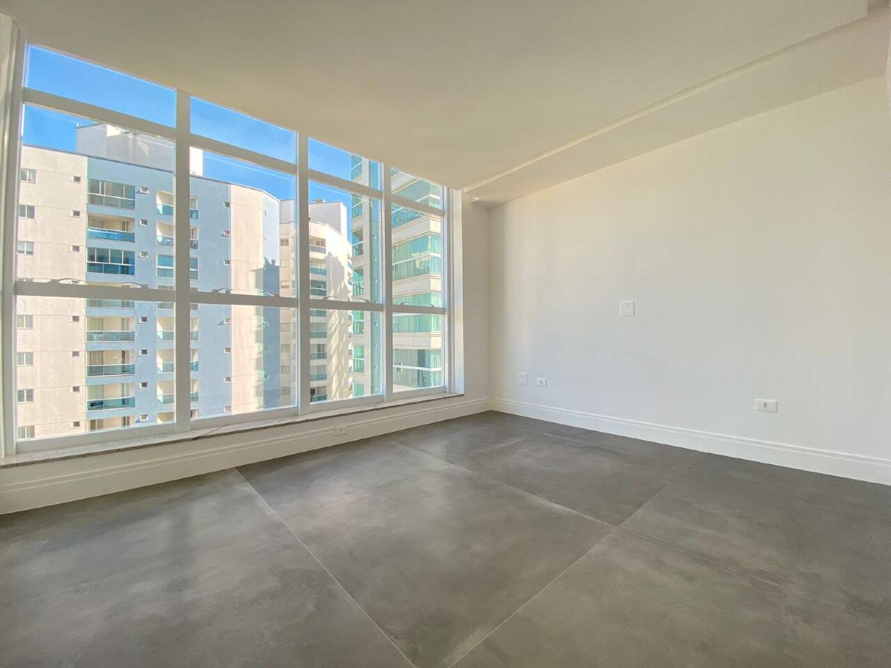 Foto do imóvel Apartamento com 03 Suítes no Edifício Green Coast na Meia Praia em Itapema