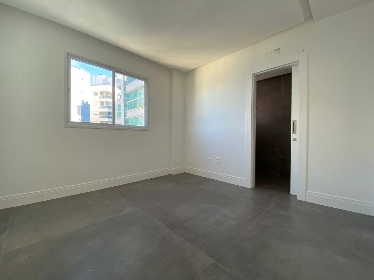 Foto do imóvel Apartamento com 03 Suítes no Edifício Green Coast na Meia Praia em Itapema