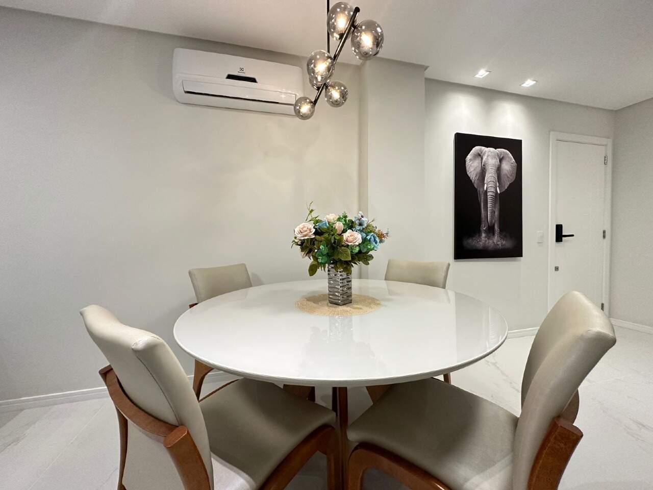 Foto do imóvel Apartamento 02 dormitórios frente mar no Centro de Itapema