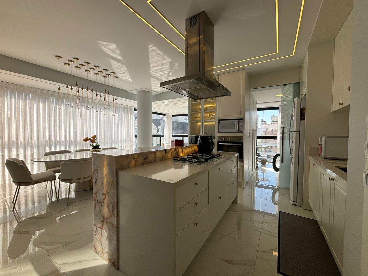 Foto do imóvel Apartamento a venda no Edificio Sunsky Tower com 04 quartos sendo 04 suites em Itapema Meia Praia