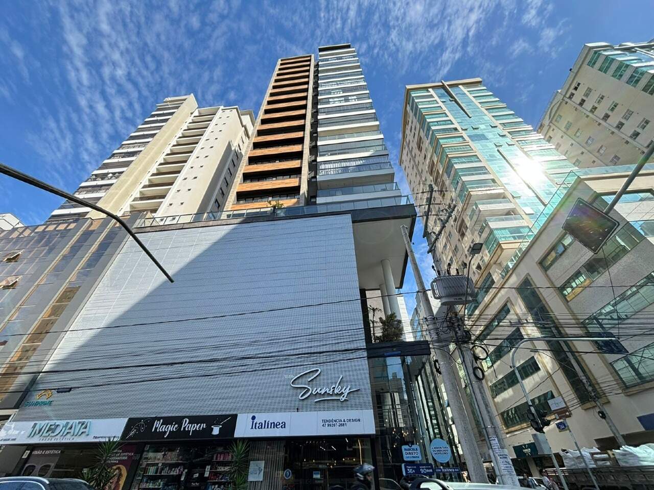 Foto do imóvel Apartamento a venda no Edificio Sunsky Tower com 04 quartos sendo 04 suites em Itapema Meia Praia