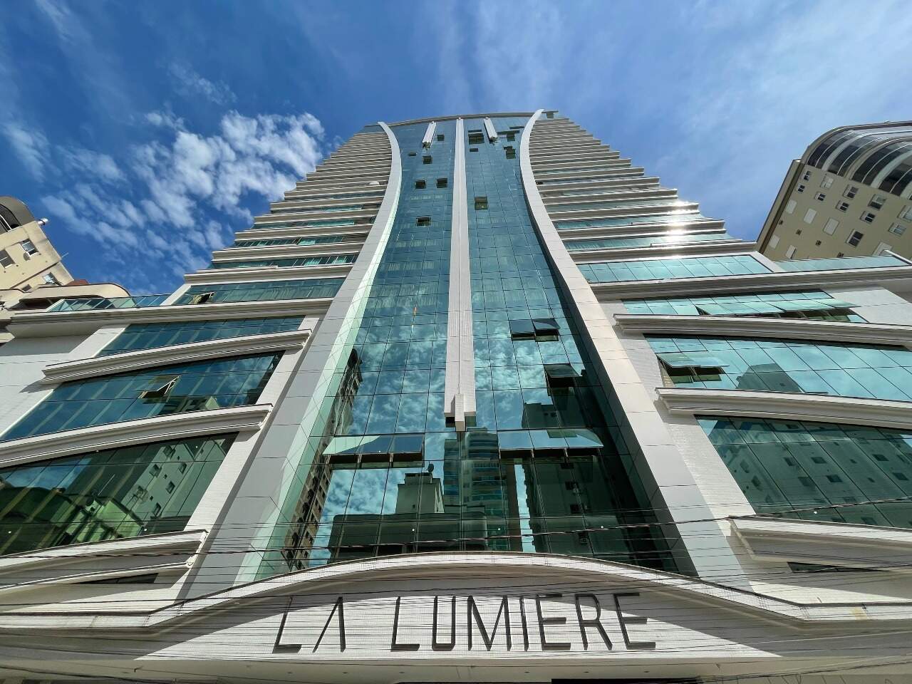 Foto do imóvel Apartamento de 4 Suítes no La Lumiére Meia Praia Itapema