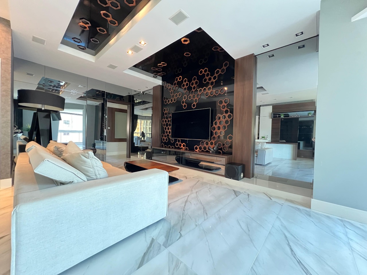 Foto do imóvel Apartamento de 4 Suítes no La Lumiére Meia Praia Itapema