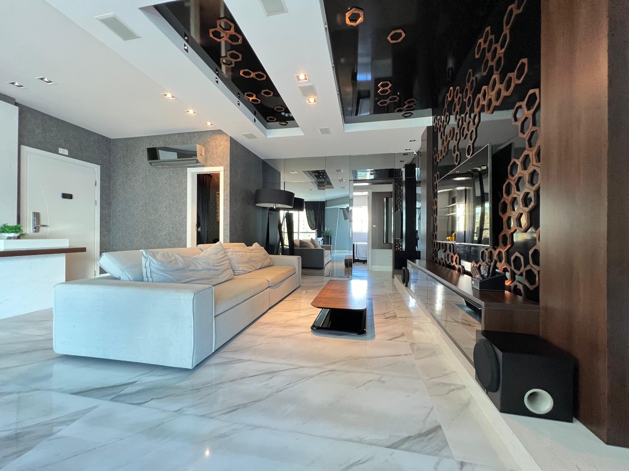 Foto do imóvel Apartamento de 4 Suítes no La Lumiére Meia Praia Itapema