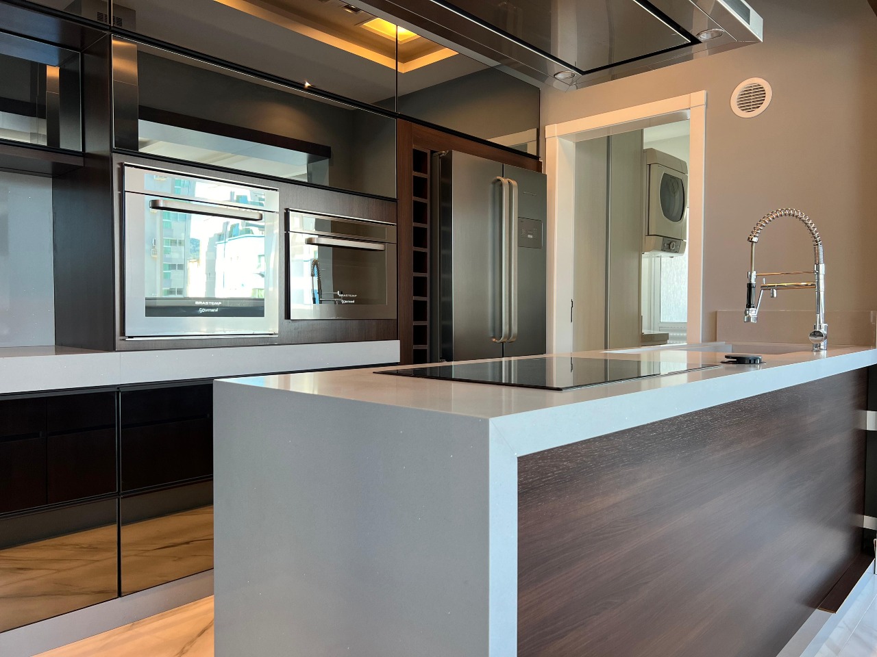 Foto do imóvel Apartamento de 4 Suítes no La Lumiére Meia Praia Itapema