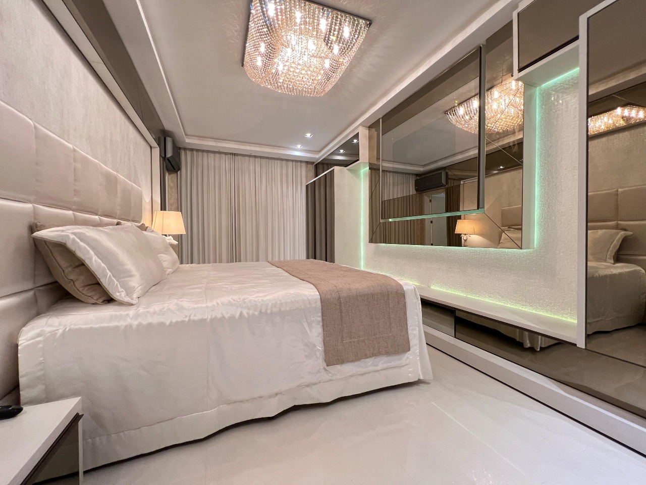 Foto do imóvel Apartamento de 4 Suítes no La Lumiére Meia Praia Itapema