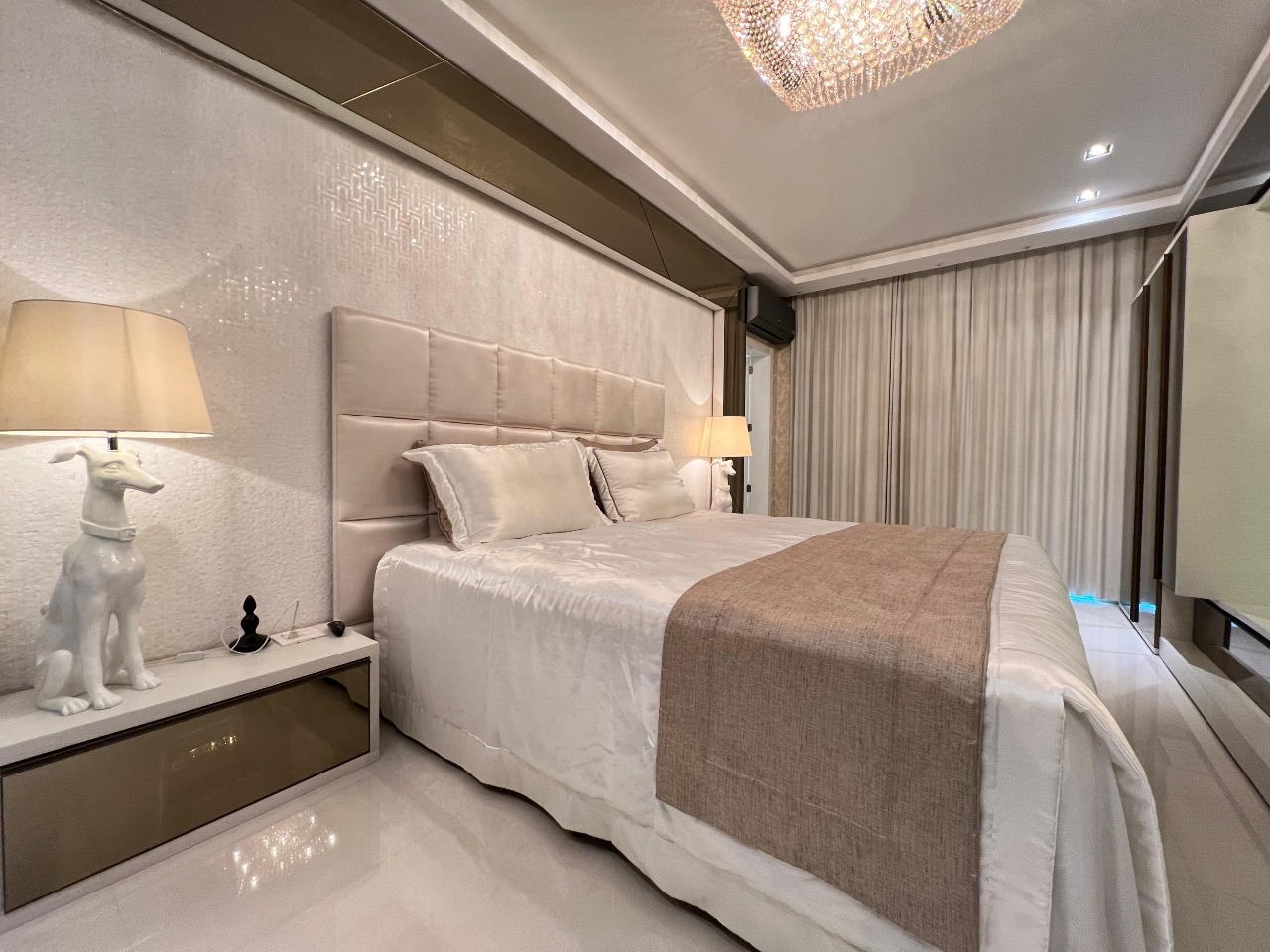 Foto do imóvel Apartamento de 4 Suítes no La Lumiére Meia Praia Itapema