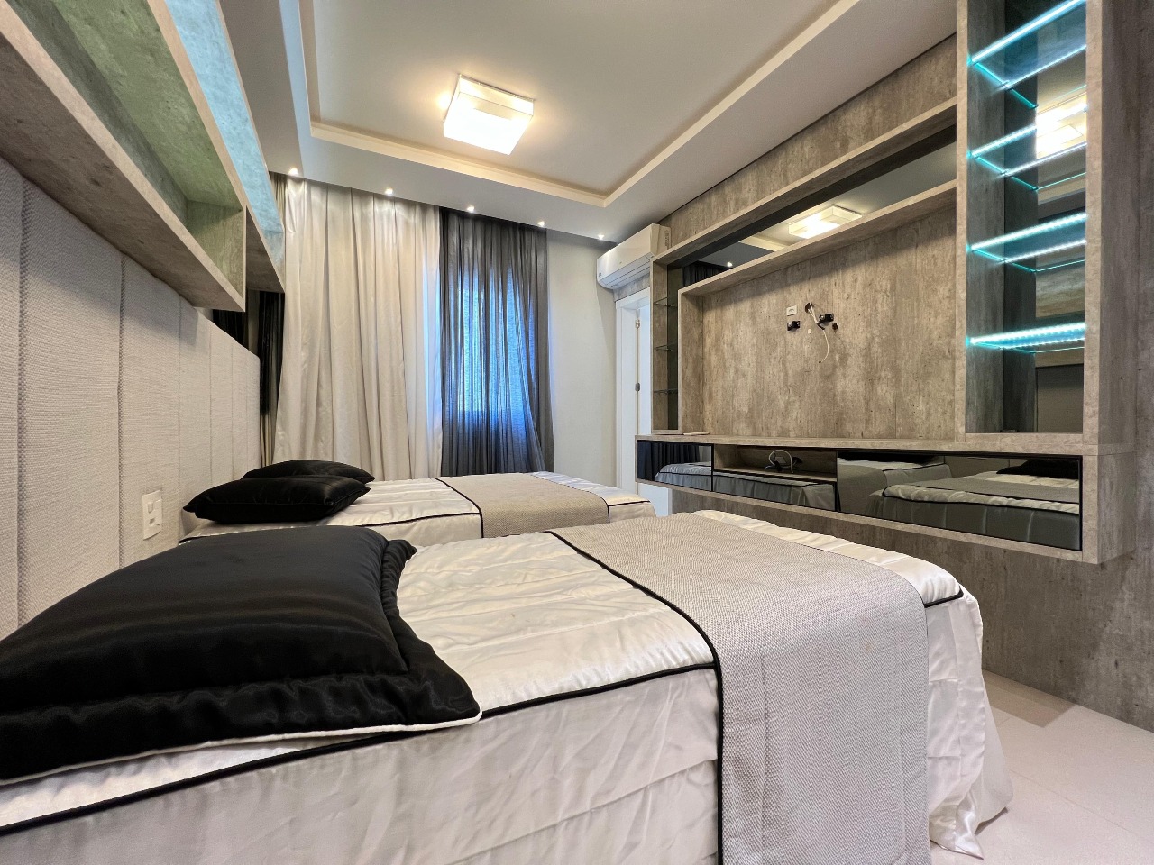 Foto do imóvel Apartamento de 4 Suítes no La Lumiére Meia Praia Itapema