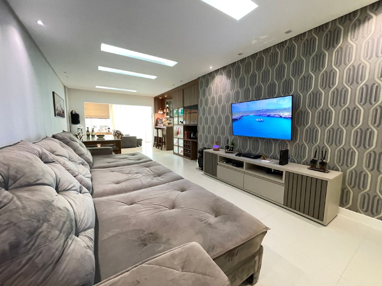 Foto do imóvel Apartamento Mobiliado com 3 Suítes no Edifício Isis Dellagnelo em Meia Praia