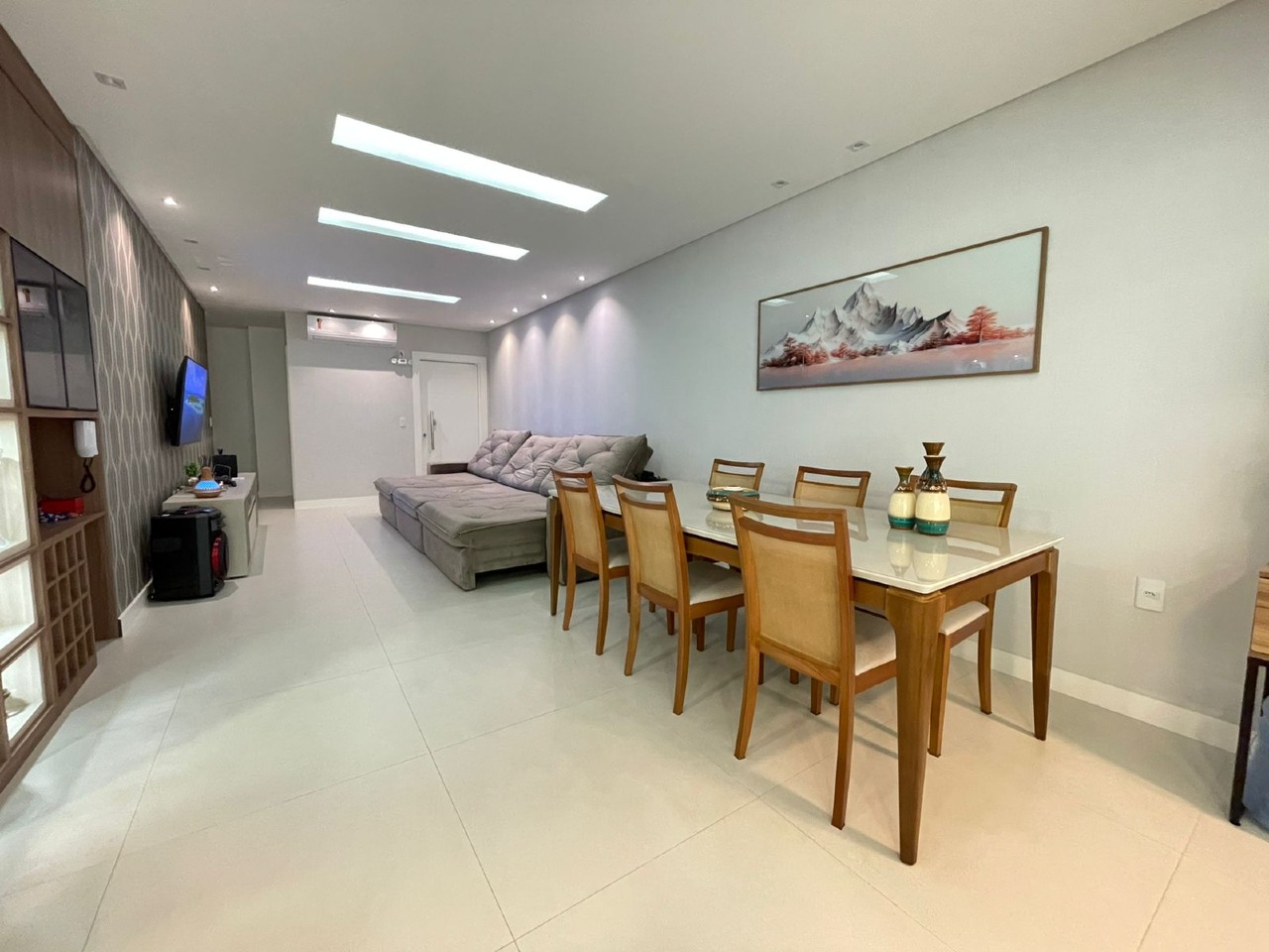 Foto do imóvel Apartamento Mobiliado com 3 Suítes no Edifício Isis Dellagnelo em Meia Praia