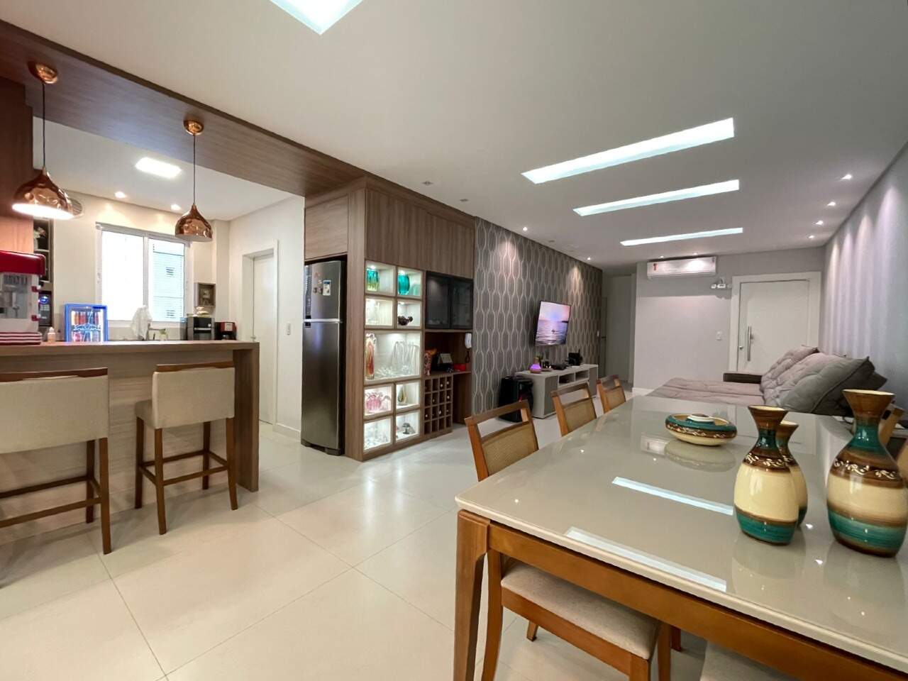 Foto do imóvel Apartamento Mobiliado com 3 Suítes no Edifício Isis Dellagnelo em Meia Praia
