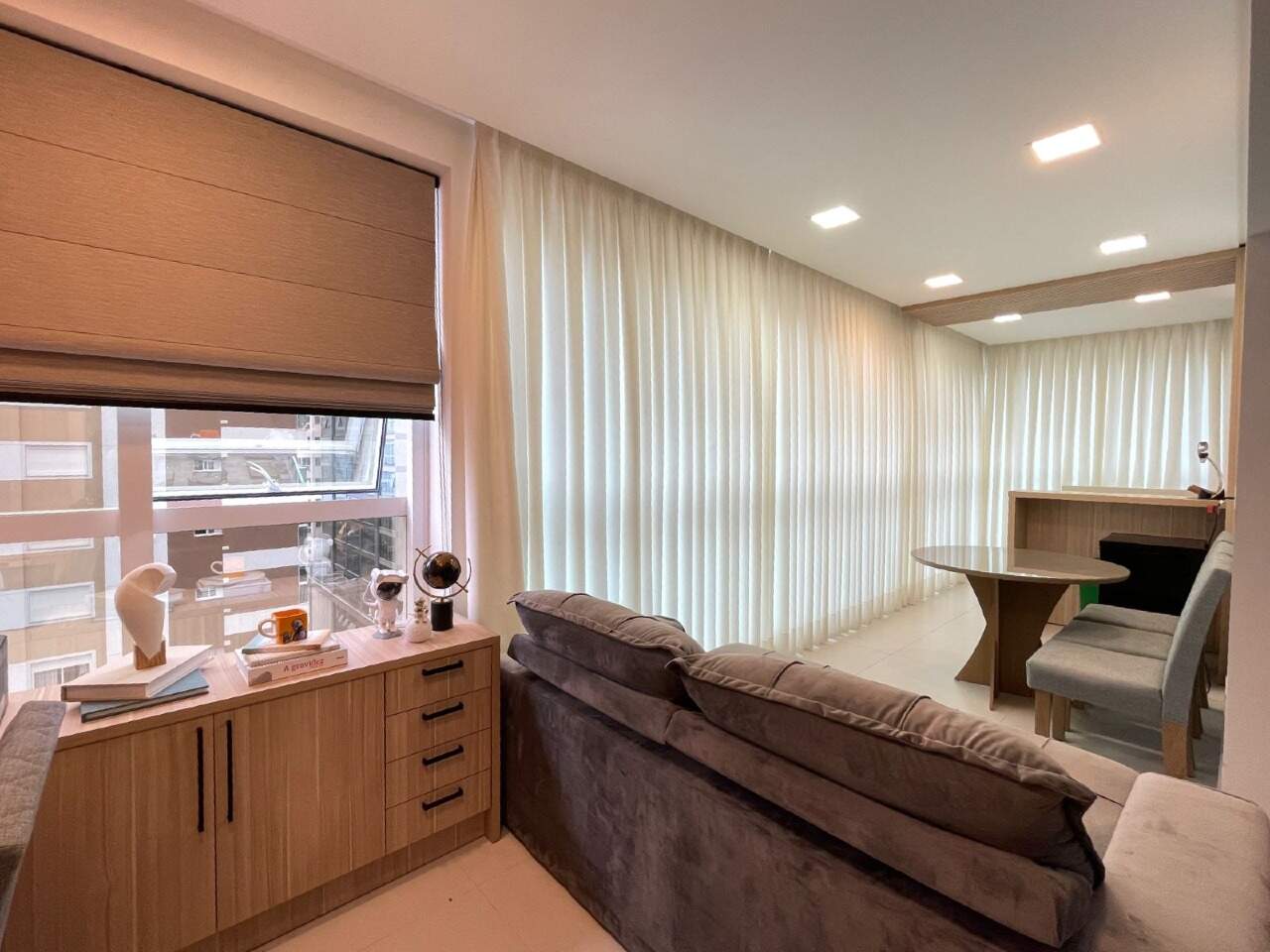 Foto do imóvel Apartamento Mobiliado com 3 Suítes no Edifício Isis Dellagnelo em Meia Praia