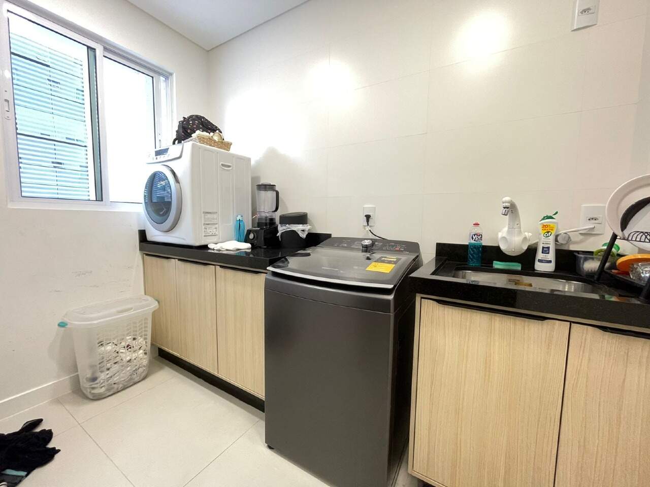 Foto do imóvel Apartamento Mobiliado com 3 Suítes no Edifício Isis Dellagnelo em Meia Praia