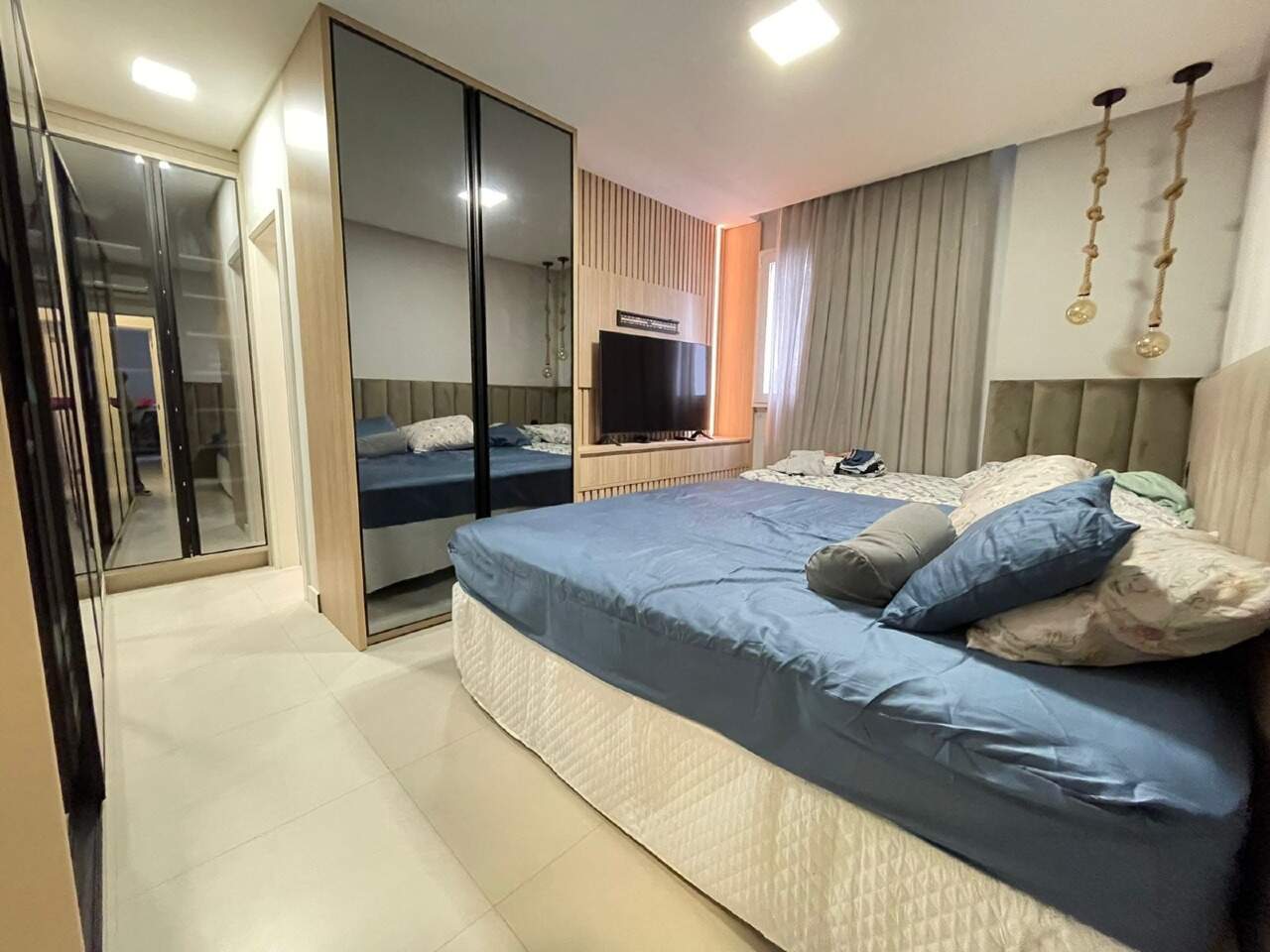 Foto do imóvel Apartamento Mobiliado com 3 Suítes no Edifício Isis Dellagnelo em Meia Praia