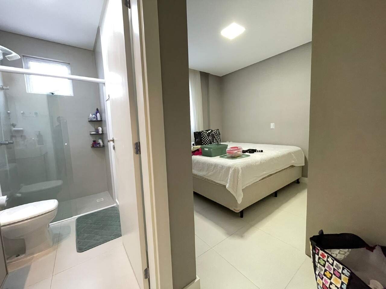 Foto do imóvel Apartamento Mobiliado com 3 Suítes no Edifício Isis Dellagnelo em Meia Praia