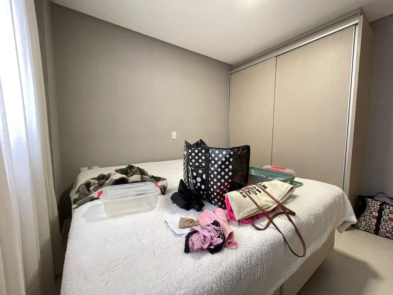 Foto do imóvel Apartamento Mobiliado com 3 Suítes no Edifício Isis Dellagnelo em Meia Praia