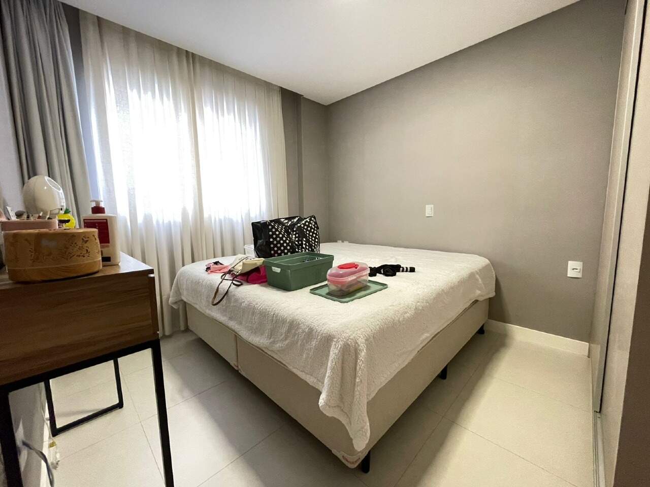 Foto do imóvel Apartamento Mobiliado com 3 Suítes no Edifício Isis Dellagnelo em Meia Praia