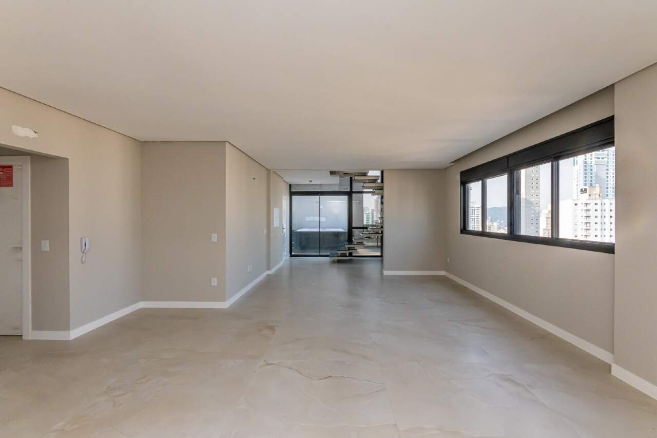 Foto do imóvel Cobertura Duplex Mobiliado com 03 suítes á venda no Edifício Bonne Vie em Balneário Camboriú