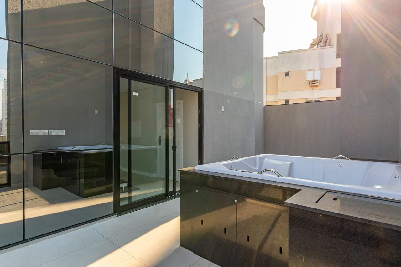 Foto do imóvel Cobertura Duplex Mobiliado com 03 suítes á venda no Edifício Bonne Vie em Balneário Camboriú